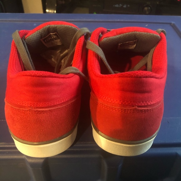 Lakai "Howard" - Picture 3 of 8